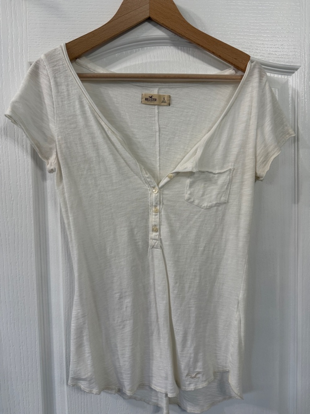 Hollister Women's Off-White Short Sleeve Henley Tee